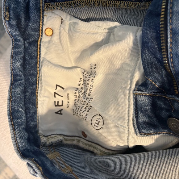 AE77 Premium Mom Jeans from American Eagle Size 4 - Picture 6 of 10